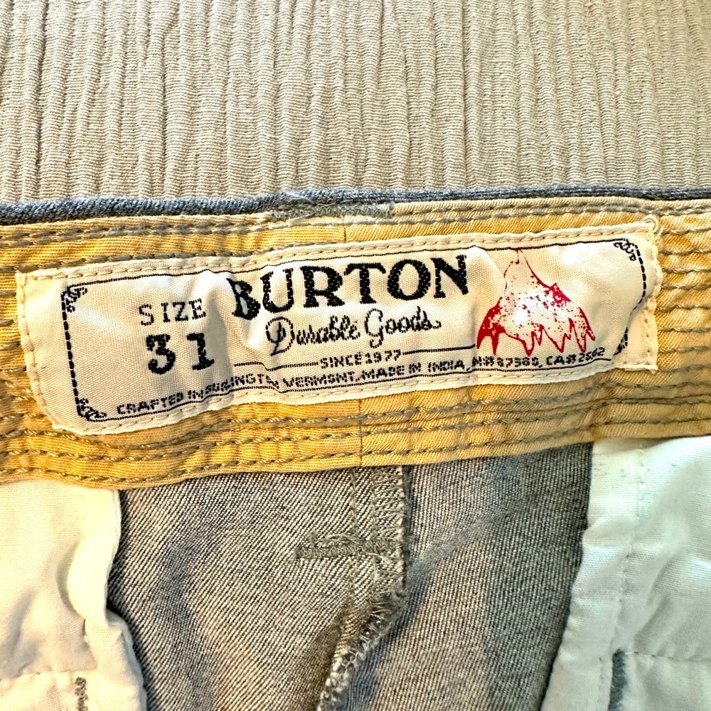 Burton - Durable Goods - Flat front shorts - size 31 - Picture 3 of 3